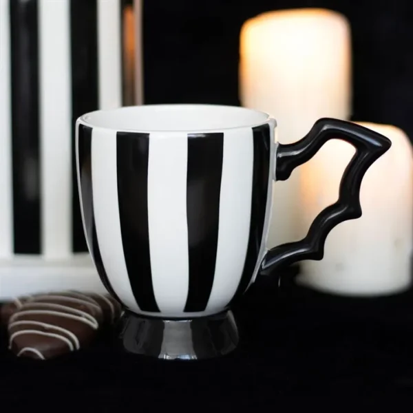S03723655_15 Striped Bat Wing Teacup