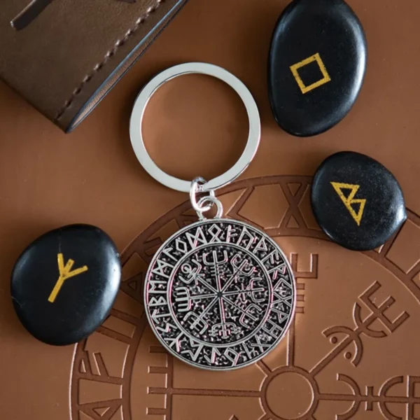 main-104.webp Pathfinder Vegvisir Keyring