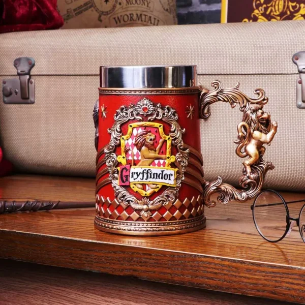 b5606t1-7.webp Harry Potter Gryffindor Collectible Tankard 15.5cm