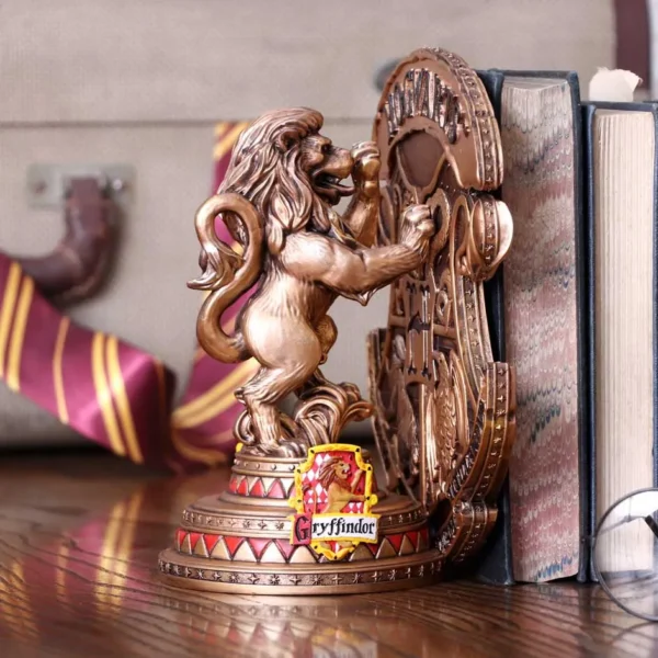b6020w2-7.webp Harry Potter Gryffindor Bookend 20cm