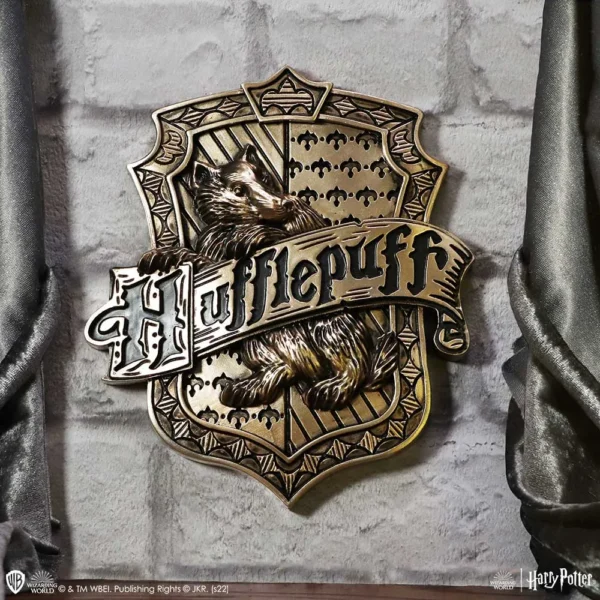 b6304x3-7.webp Harry Potter Hufflepuff Wall Plaque 20.5cm