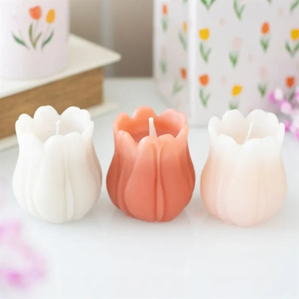 Set of 3 Tulip Shaped Candles 1 Set of 3 Tulip Shaped Candles