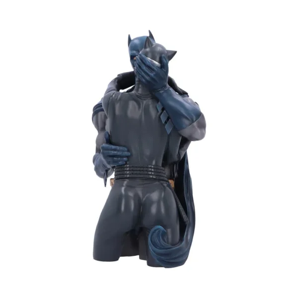 Batman And Catwoman Resin Sculpture - Dark Embrace Design A sculpted Batman and Catwoman embracing in detailed dark costumes against a plain white background.
