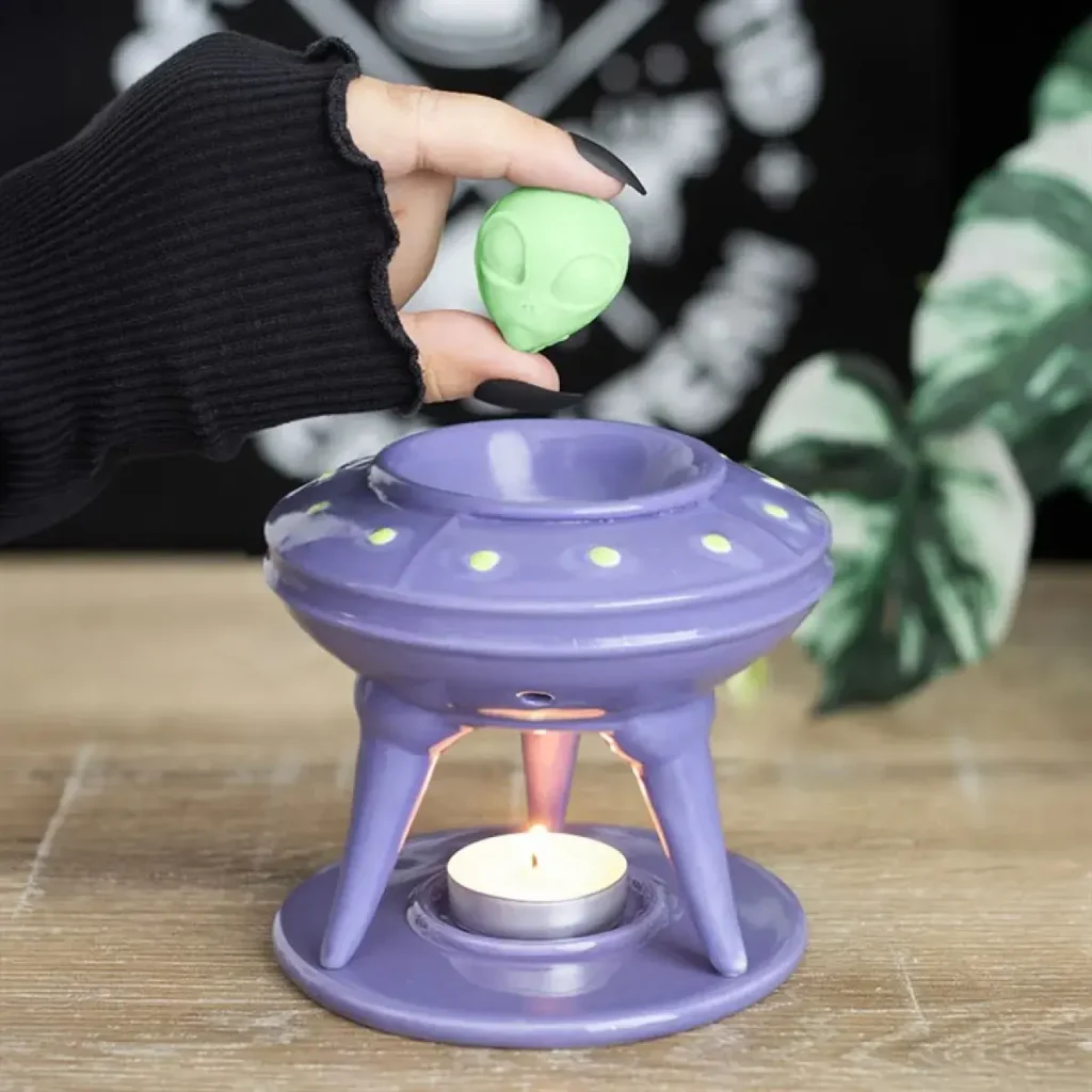 Tea Light Burner vs Wax Burner: Which Suits You? 2 Tea Light Burner vs Wax Burner: Which Suits You? Collectible from our Oil Burners Category