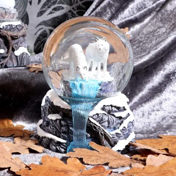 b3652j7-7.webp Warriors of Winter Snowglobe (LP) 14.5cm