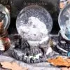 b3653j7-7.webp Guardian of the North Snowglobe (LP) 14.5cm