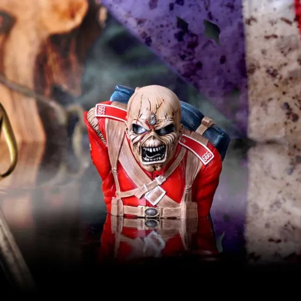 b5807v2-7.webp Iron Maiden The Trooper Bust Box (Small) 12cm